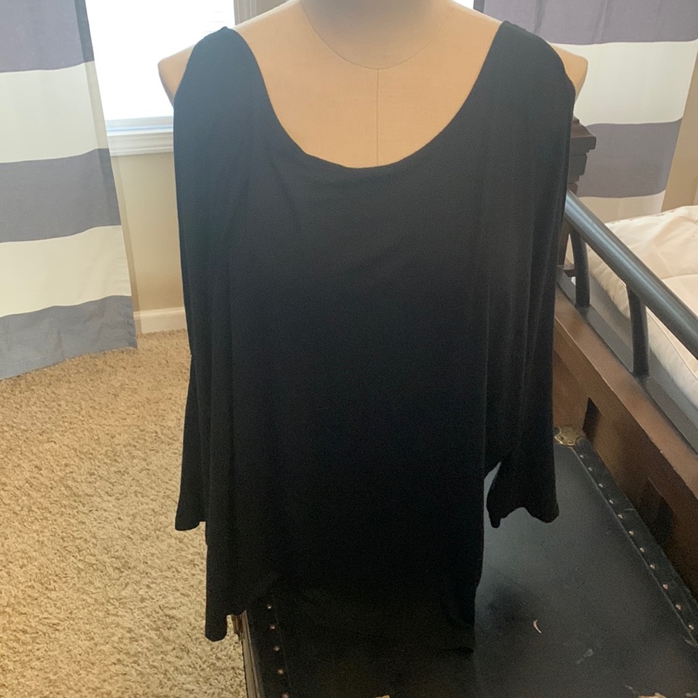 Cut out half sleeves. Very comfy and cute!!